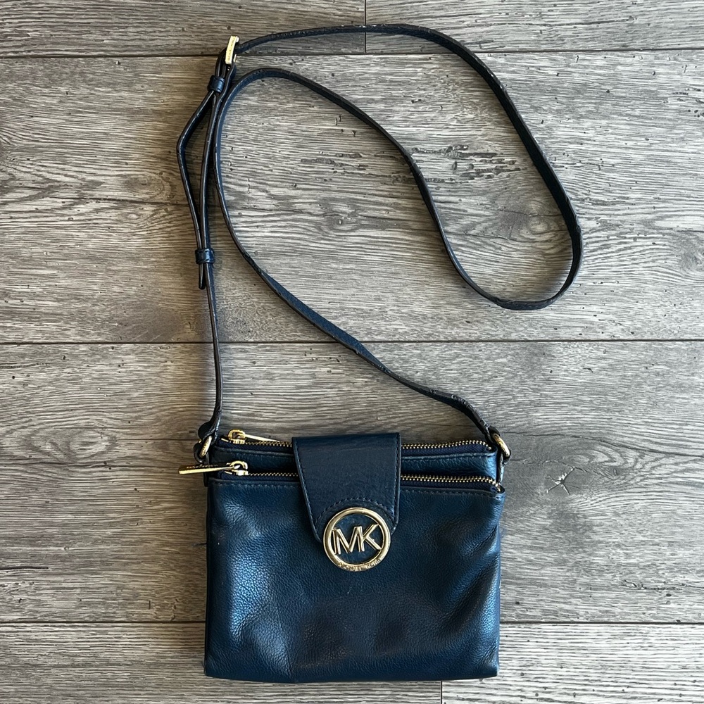 Michael Kors Navy Leather Crossbody Purse Well Loved Zipper Pockets Snap Pockets